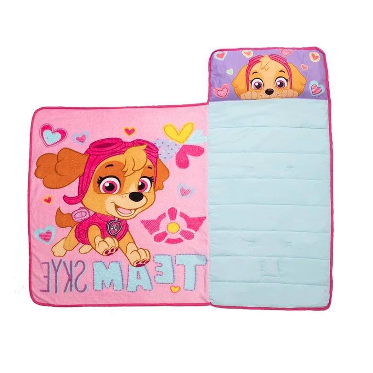 Colchoneta para siestas con cobija y almohada