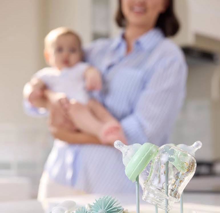 Set de Escurridor de chupones con cepillos Momcozy