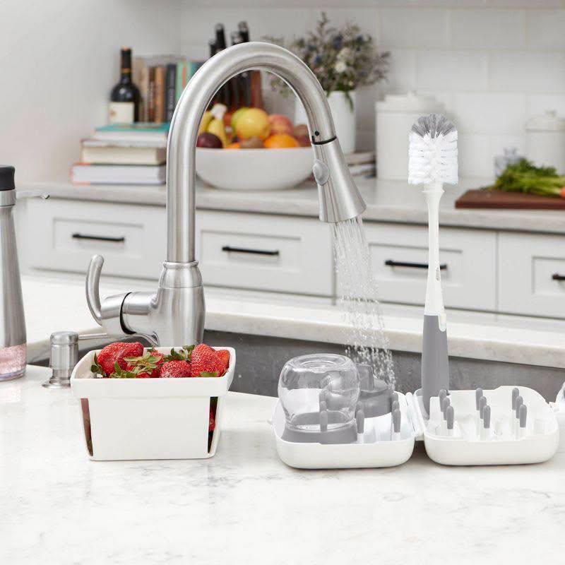 Escurridor de chupones y accesorios portátil + cepillo para chupones Oxo Tot!!