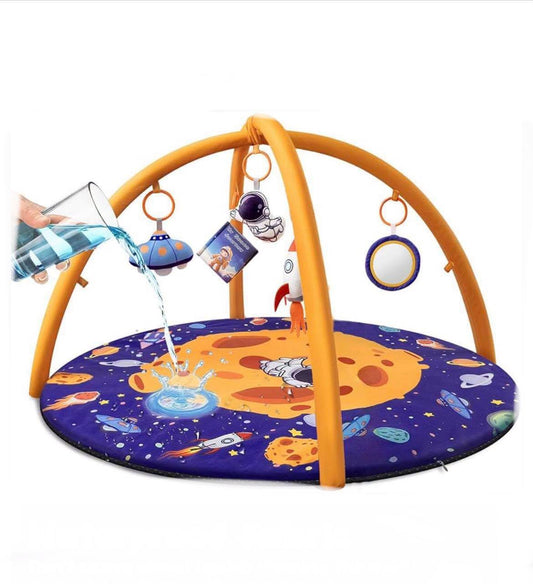 Gimnasio con temática espacial y 5 juegos colgantes para 0-18 meses